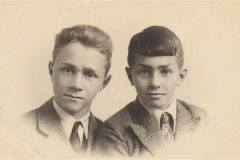19331125-Portretfoto-broers-Engel-W-F-en-J-H_DxO