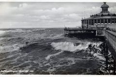 Blz-029b-Scheveningen-Woelige-zee_DxO
