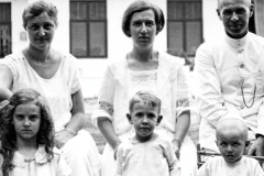 19241001-Soerabaja-Cannalaan-buiten-Familie-Engel-en-anderen2-1