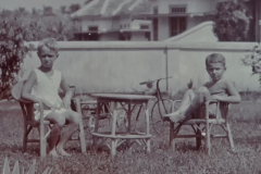 19250101-Soerabaja-tuin-Familie-Engel-Han-en-Wim_Nik