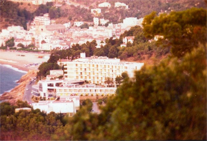 19720715-Tossa-Vergezicht-met-baai-hotels