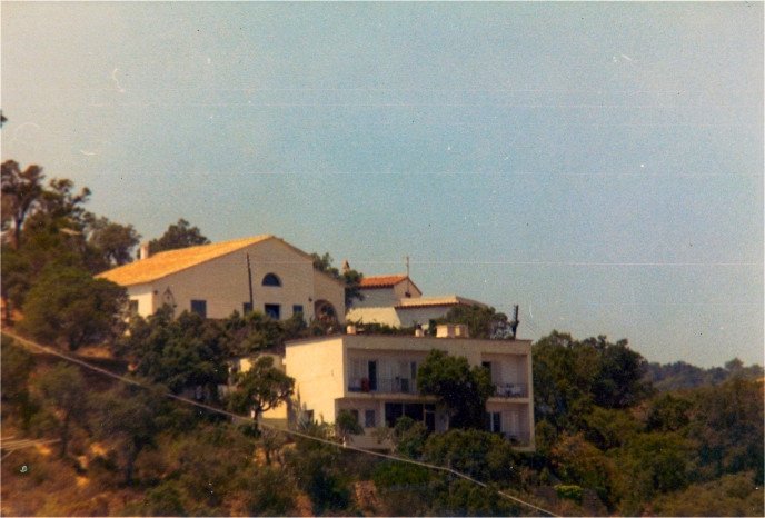 19720715-Tossa-huisje-Escher-vanaf-baai