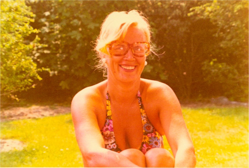 19730801-Bea-in-de-zon-002