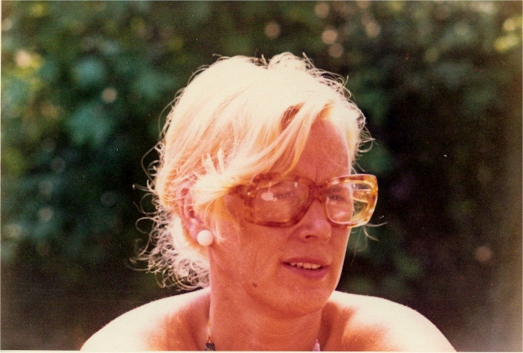 19730801-Bea-in-de-zon-003
