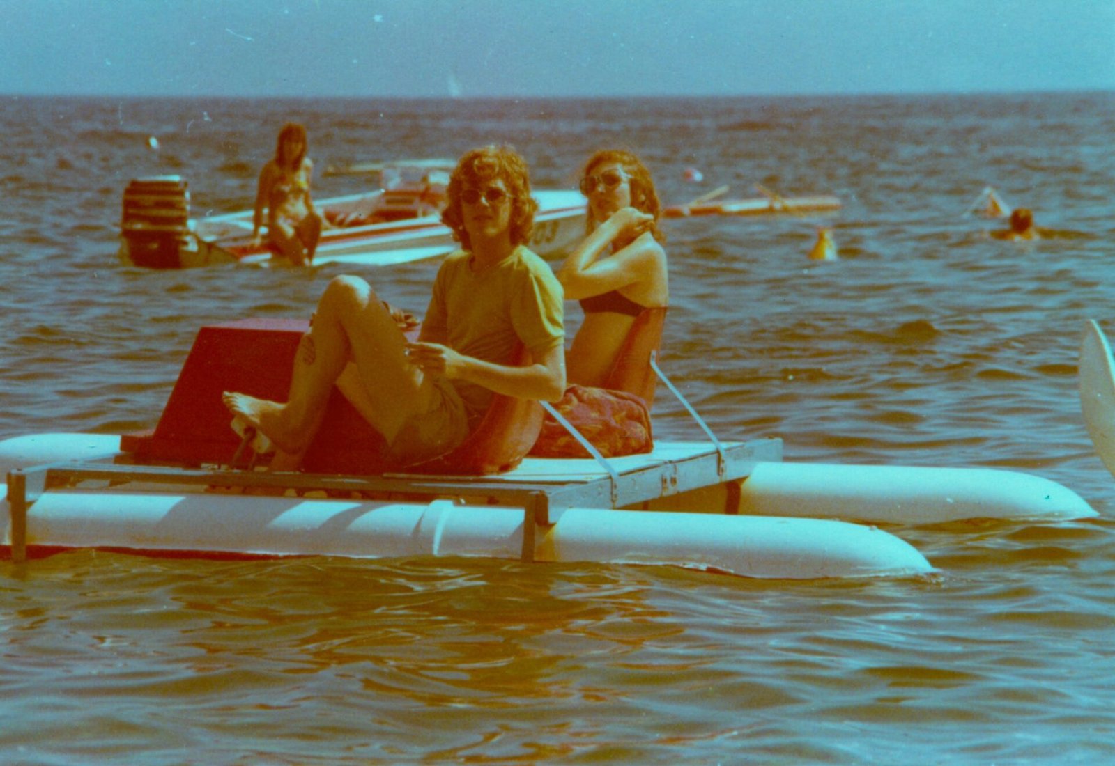 19740801-Tossa-de-Mar-Marc-en-Rianne-waterfiets.tif