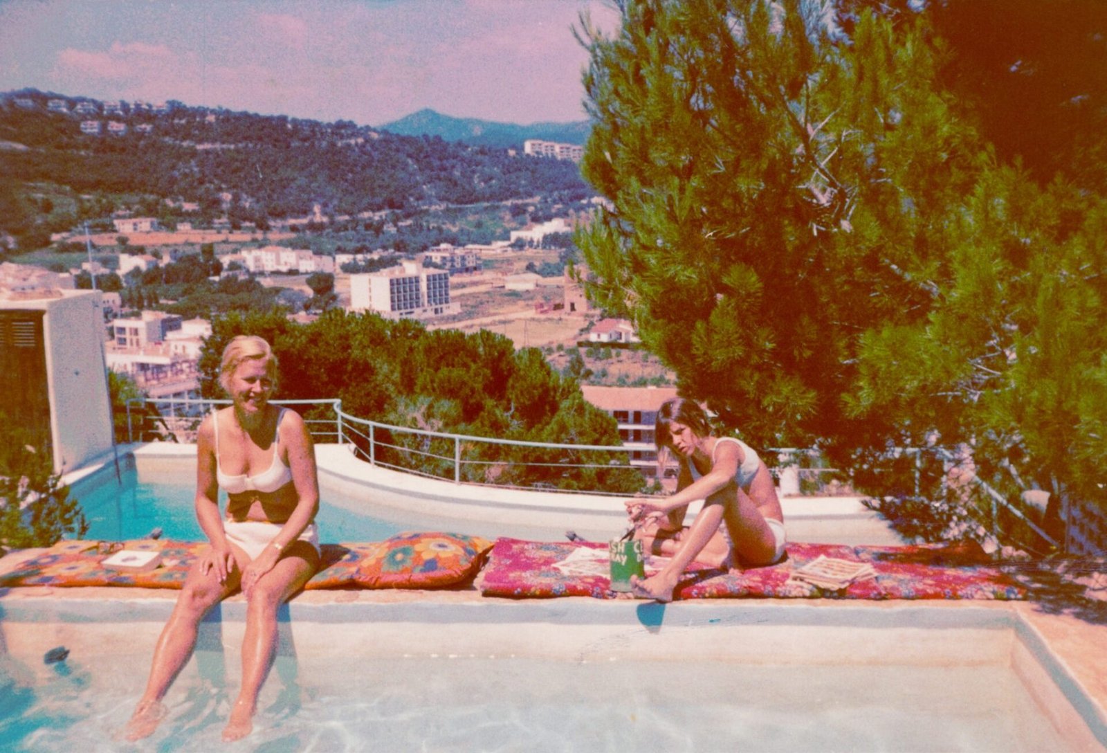 19740801-Tossa-de-Mar-Zwembad-Bea-Ineke