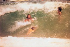 19720715-Tossa-Ineke-in-de-golven