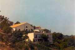 19720715-Tossa-huisje-Escher-vanaf-baai