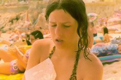 19720715-Tossa-strand-Ineke-met-friet