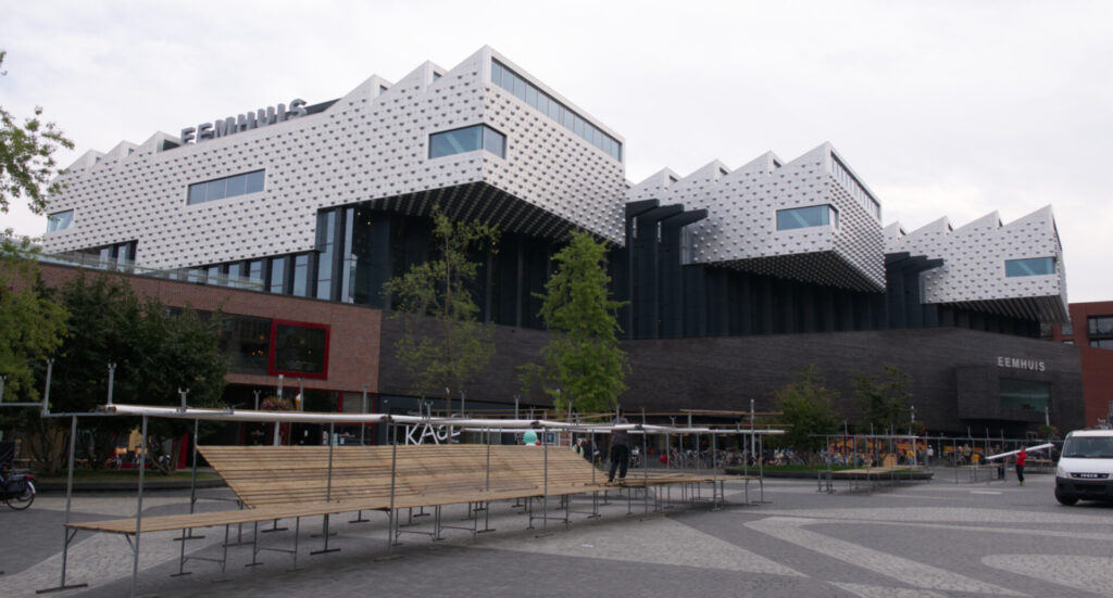 Het Eemhuis aan het Eemplein in Amersfoort, waarin óók archief Eemland is gevestigd